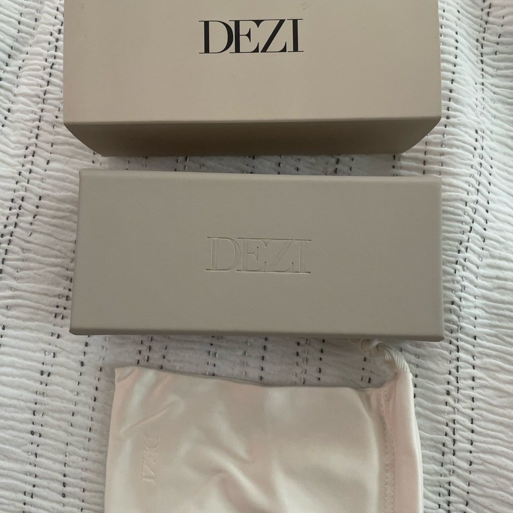 DEZI Black Square-Frame Sunglasses with Gold Accent - Picture 4 of 9